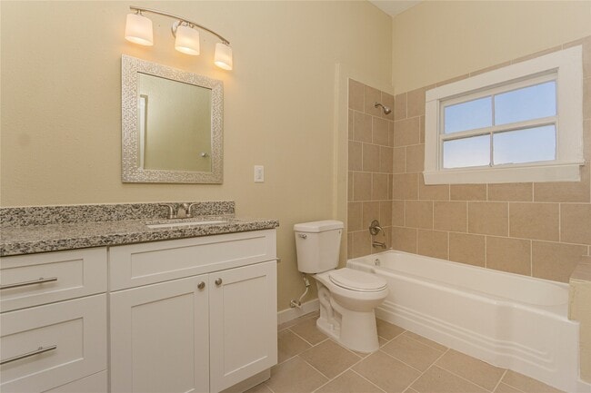 Building Photo - 1219 33rd St