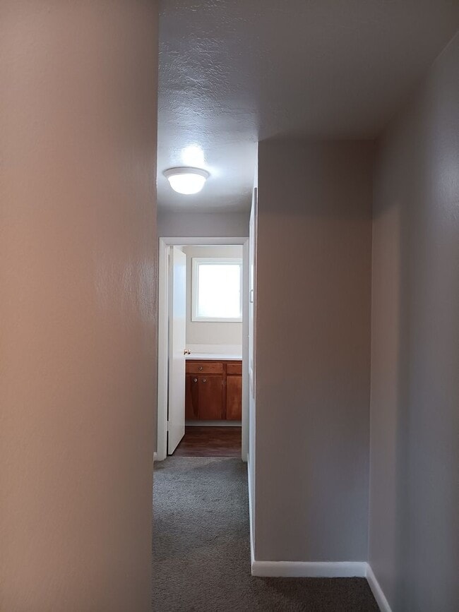 Building Photo - This Charming location Is Ready For You!