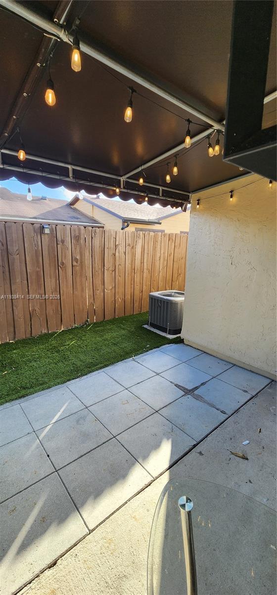 Building Photo - 9660 W Elm Ln