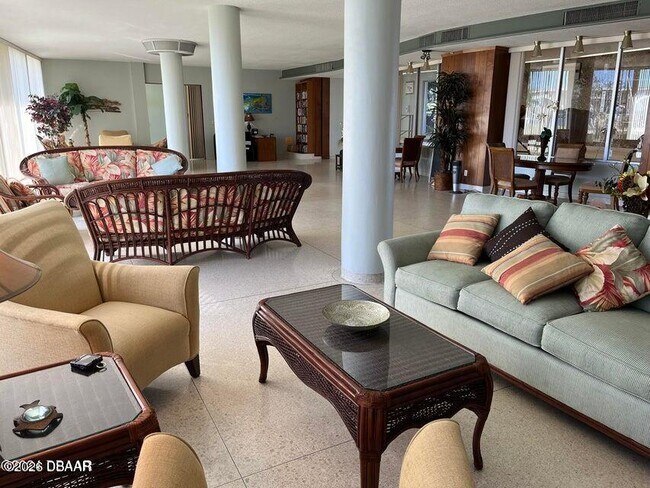 Building Photo - 1224 S Peninsula Dr