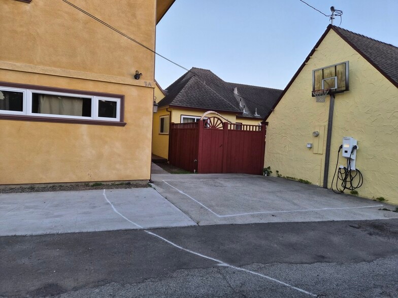 Building Photo - 3 Gonzales St