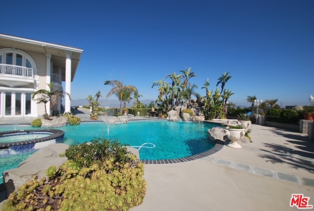 Building Photo - 14430 Mulholland Dr