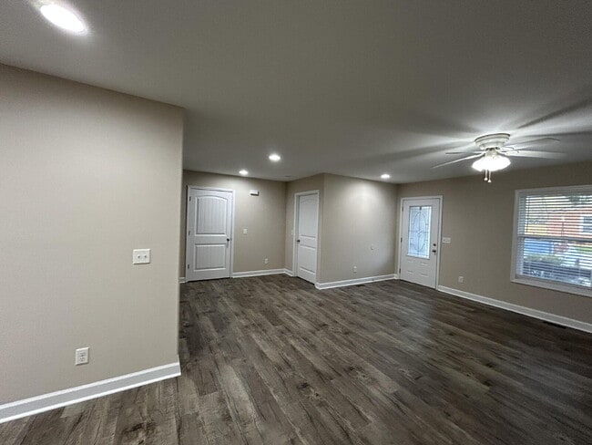 Building Photo - 146 Harp Ave