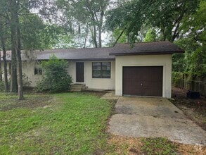 Building Photo - 660 SW Cardinal Dr