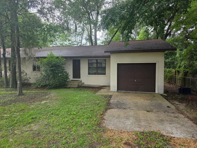 Primary Photo - 660 SW Cardinal Dr