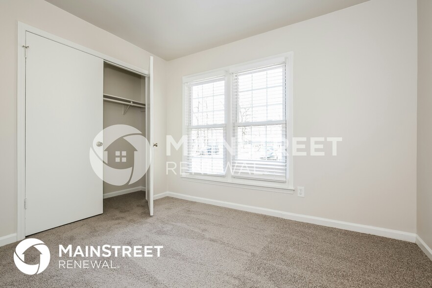 Building Photo - 2 Chaucer Ct