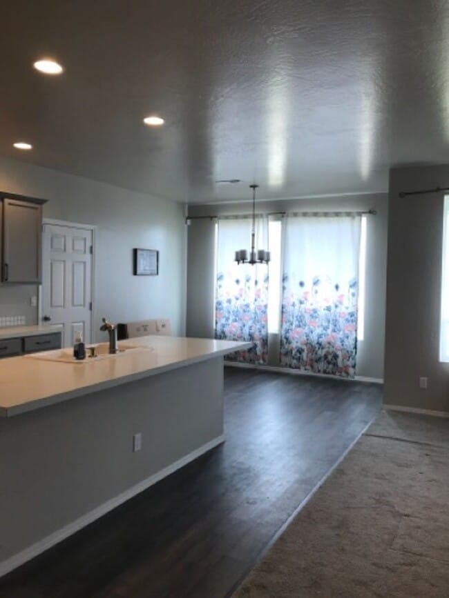 Building Photo - 788 Pronghorn Dr
