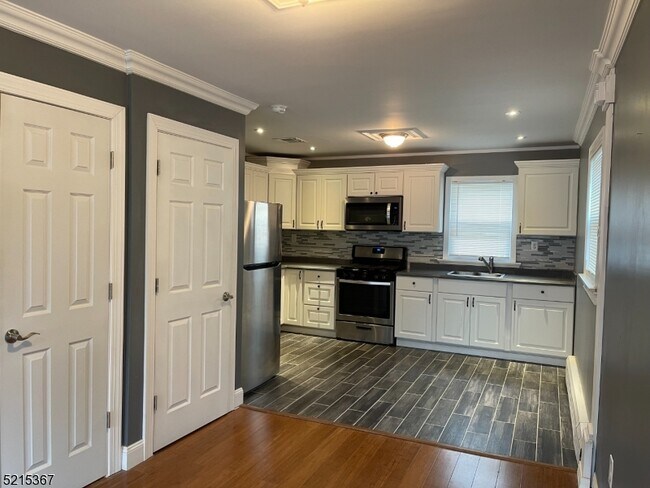 Building Photo - 45 Franklin Rd