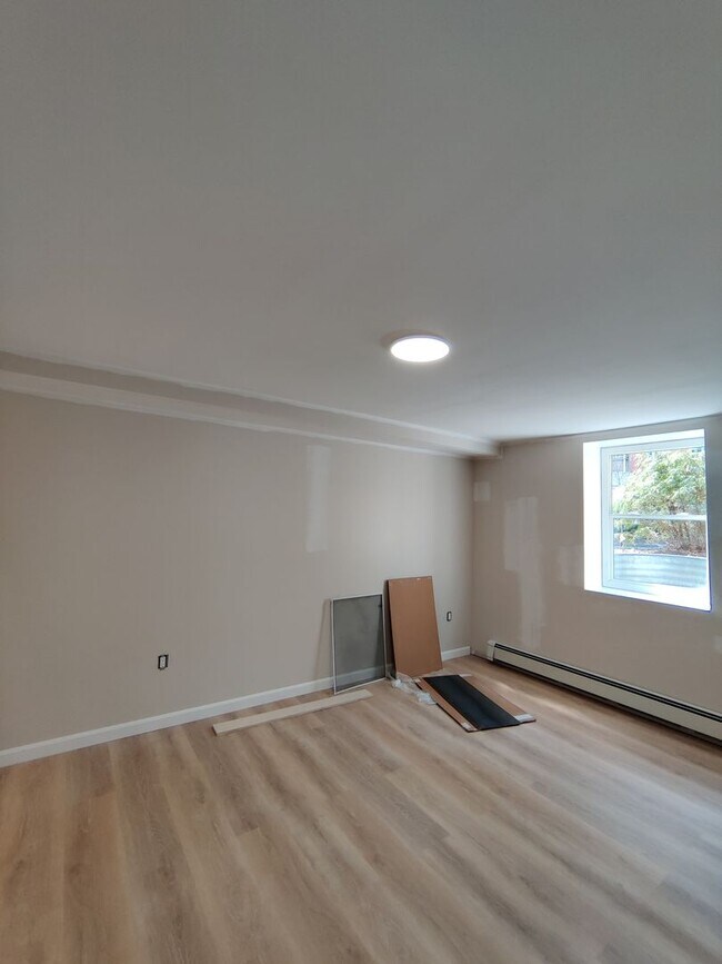 Building Photo - Brand New Unit in Brookline. Coolidge Corn...