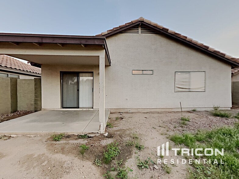 Building Photo - 831 E Yuma Ave