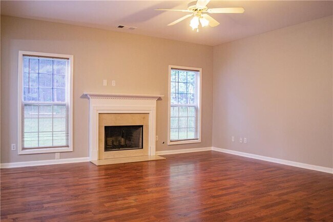 Building Photo - 444 Crestmont Ln