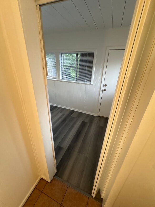 Building Photo - Cozy 1 bedroom cabin house