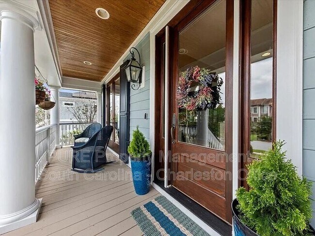 Building Photo - 1597 Rivertowne Country Club Dr