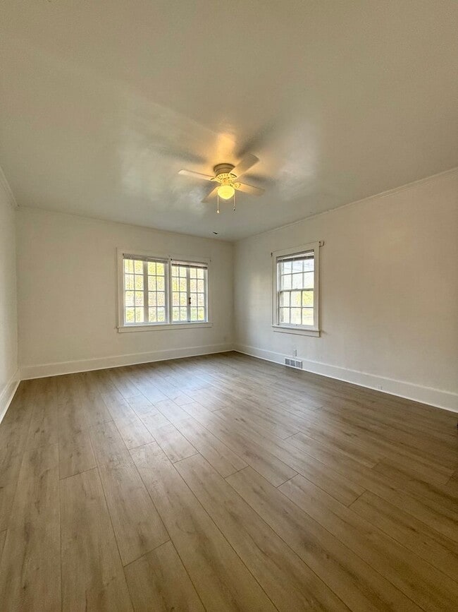 Building Photo - Charming Three Bedroom! Available Now!
