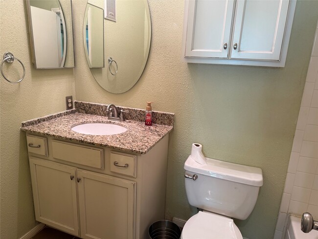 Building Photo - 2121 El Paseo St