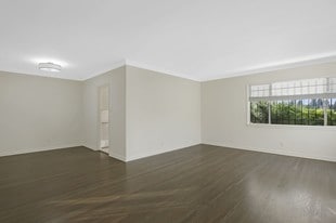 Building Photo - 4058 9th Ave