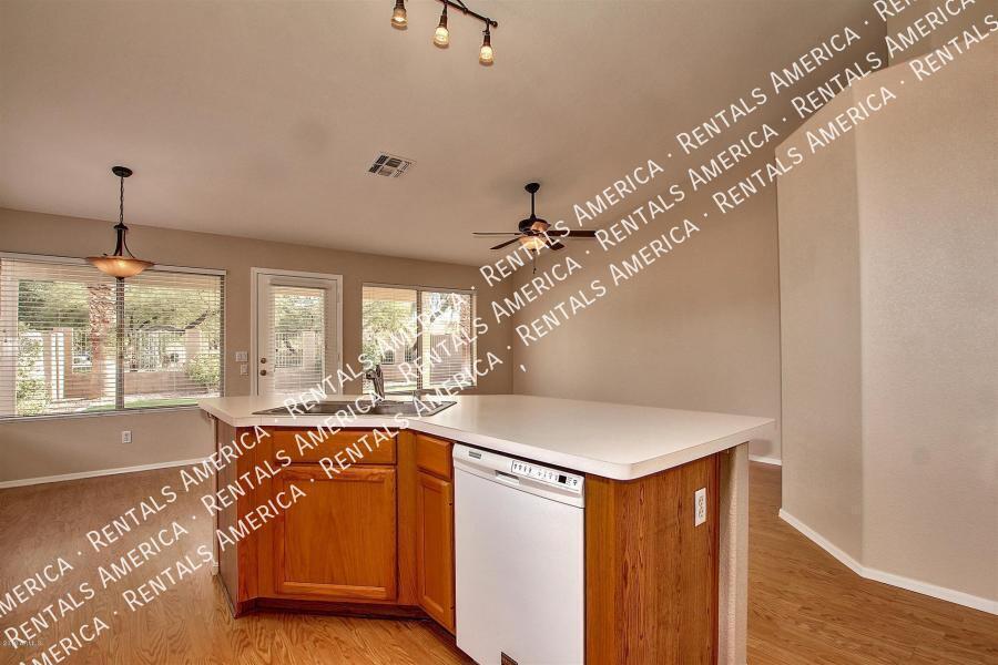 Building Photo - 2131 S Navajo Way