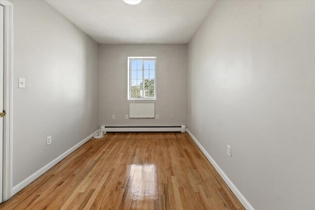 Building Photo - 1309 Vreeland Ave