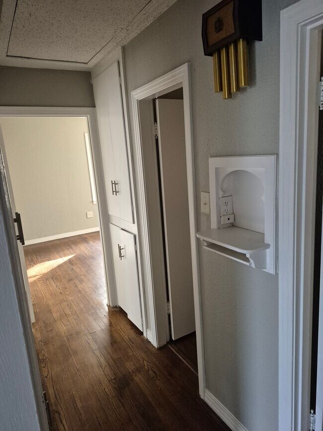Building Photo - Charming 3-Bedroom, 2-Bath Home with Bonus...