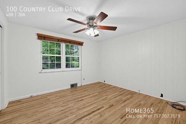 Building Photo - 100 Country Club Dr