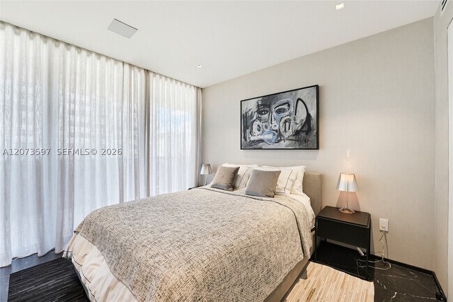Building Photo - 5875 Collins Ave