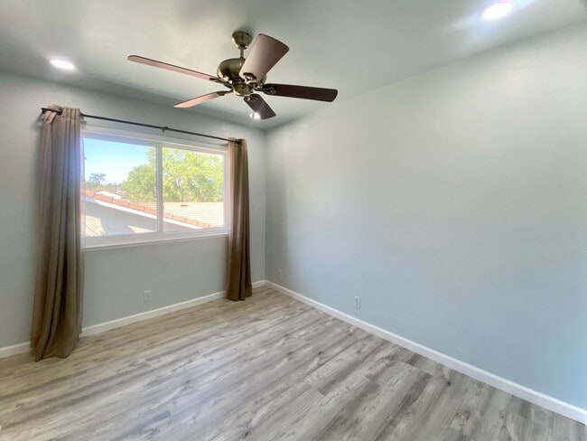 Building Photo - Elegant Fremont Weibel Home with Fruit-Fil...