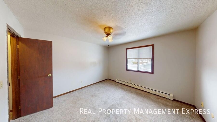 Building Photo - 2 Bed 1 Bath Apartment