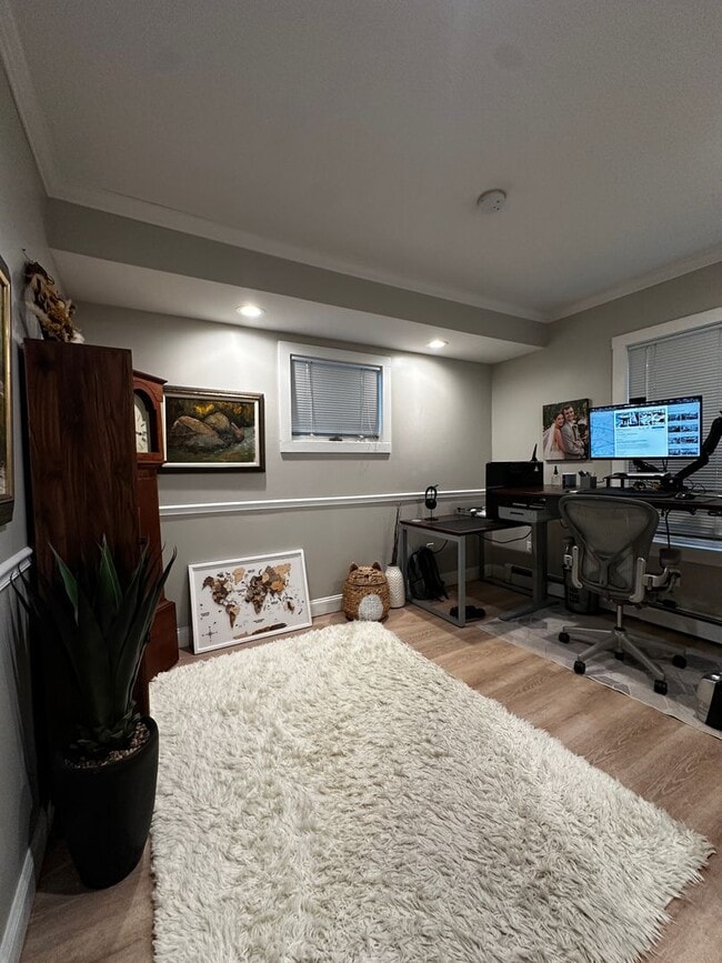 Building Photo - Spacious 3 Bed | 2 Bath in Prime Somerville Location with 2 parking!