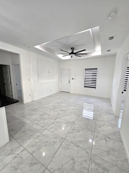 Building Photo - 1006 N Woodson Ave