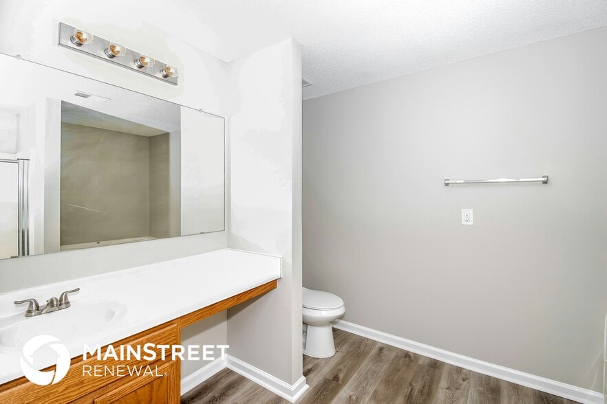 Building Photo - 400 Pinevale Ct