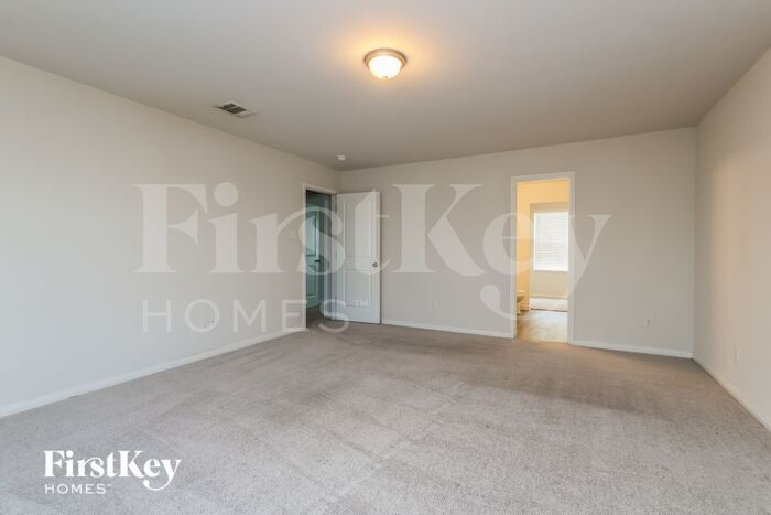 Building Photo - 10083 Cerritos dr