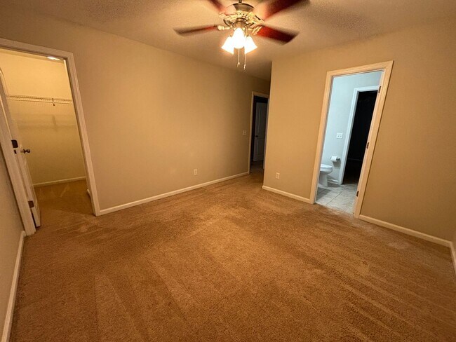 Building Photo - 408 Abe Cir