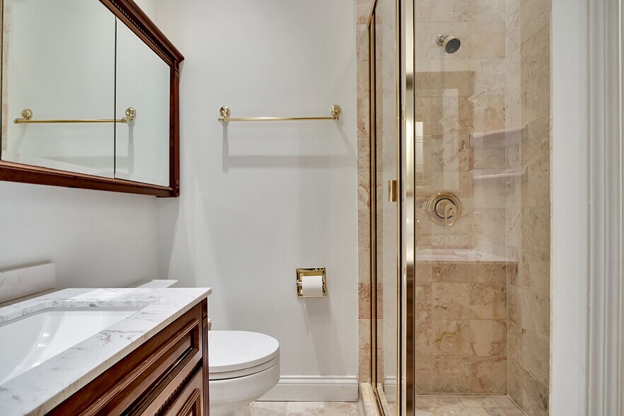 Primary Bathroom (1) - 1228 N Dearborn St