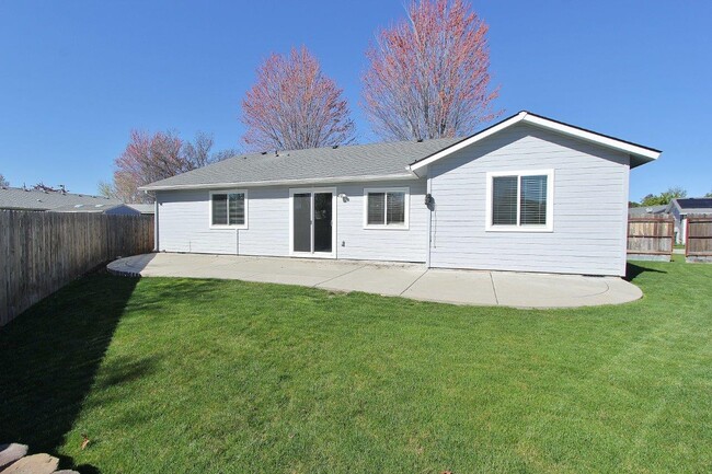 Building Photo - 725 E Wakely St