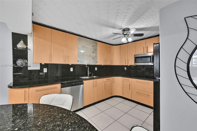 Building Photo - 6039 Collins Ave