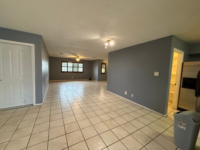 Building Photo - 1356 S 41st Ave