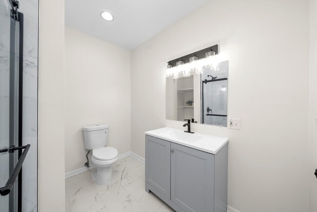 Building Photo - 3227 S Wells St