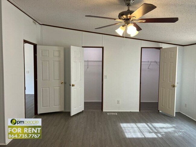 Building Photo - 3/2 Easley Home in Great Location! Easy access to 123, 153, and 85!