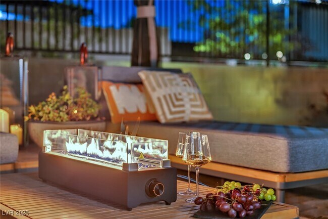 Building Photo - 8907 Roadrunner Ravine St