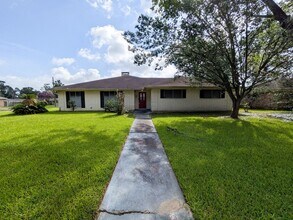 Building Photo - 790 Norwood Dr
