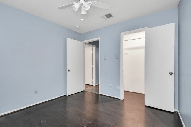 Building Photo - 8022 Sharpview Dr