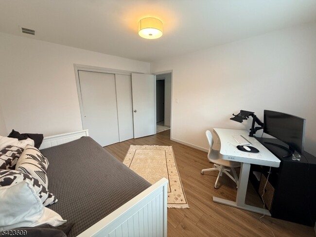 Building Photo - 22 Castle Ridge Dr