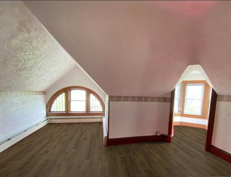 Building Photo - 848 Quincy Ave