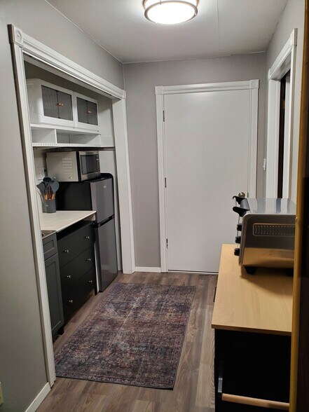 Building Photo - 16057 NE 6th St