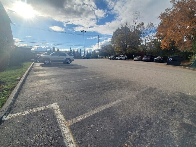 Building Photo - 215 Pearl St