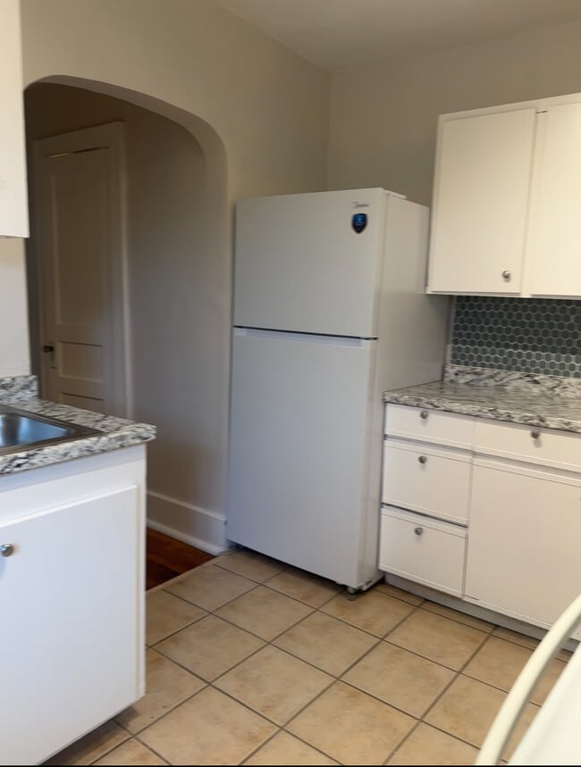 Building Photo - 942 Russell St