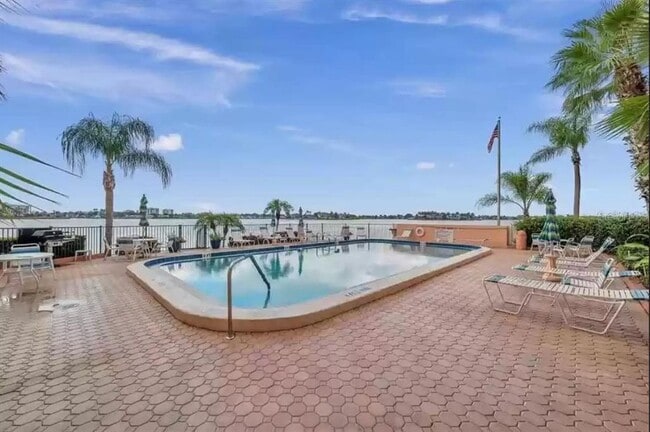 Building Photo - 7560 Bay Island Dr S