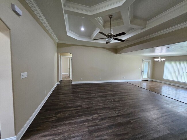 Building Photo - 121 Eagle Pt Dr