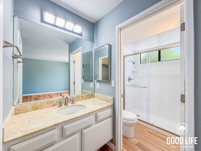 Building Photo - SD: Spacious 2BD/2BA Condo in Hillcrest with Private Balcony, Community Pool & Tennis Court