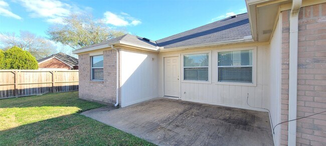 Building Photo - 19330 Larissa Dr